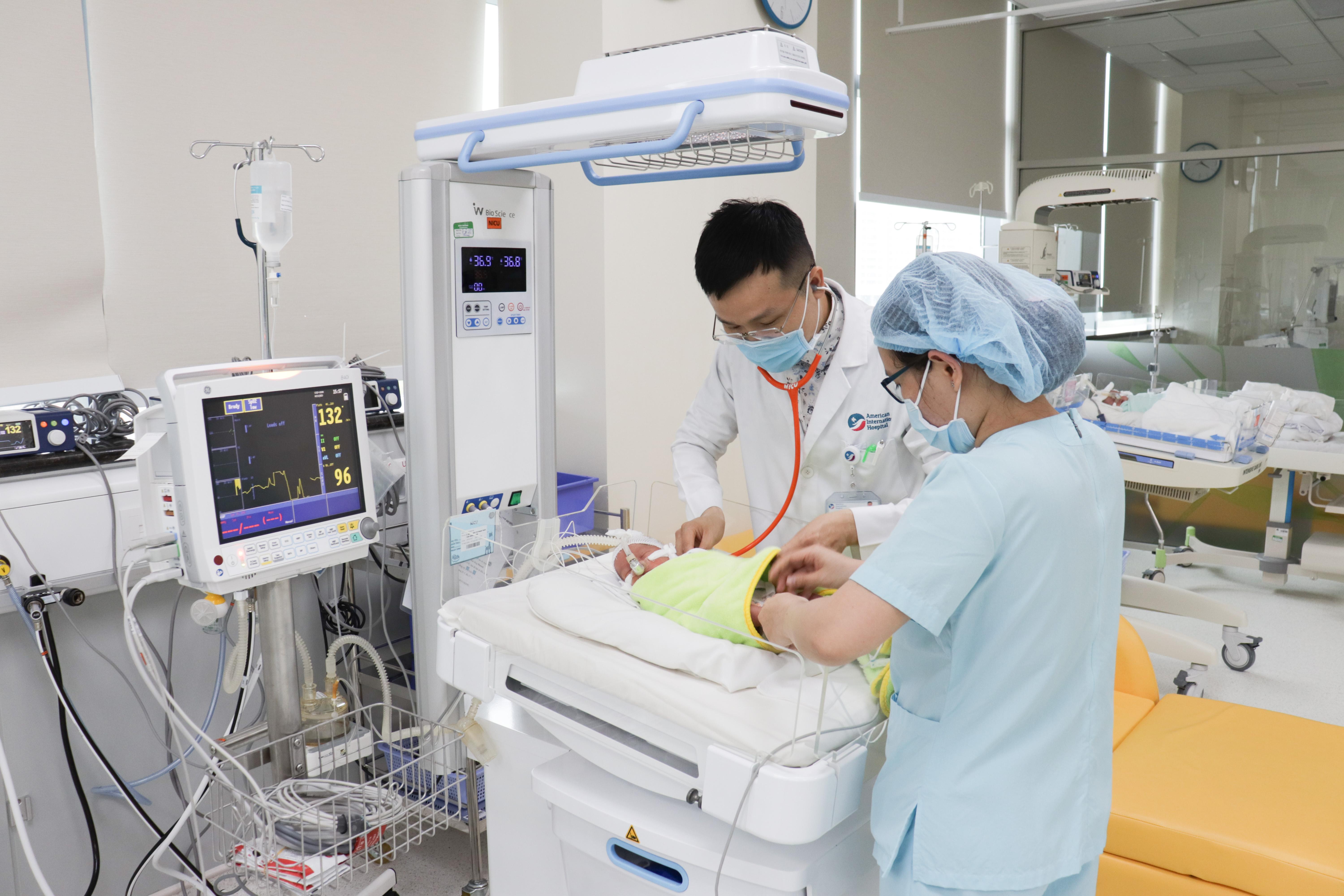 68 NGÀY DÀNH TRỌN TÂM HUYẾT CHO BÉ GÁI SINH NON 30 TUẦN TUỔI, NẶNG CHƯA ĐẾN 1.4KG