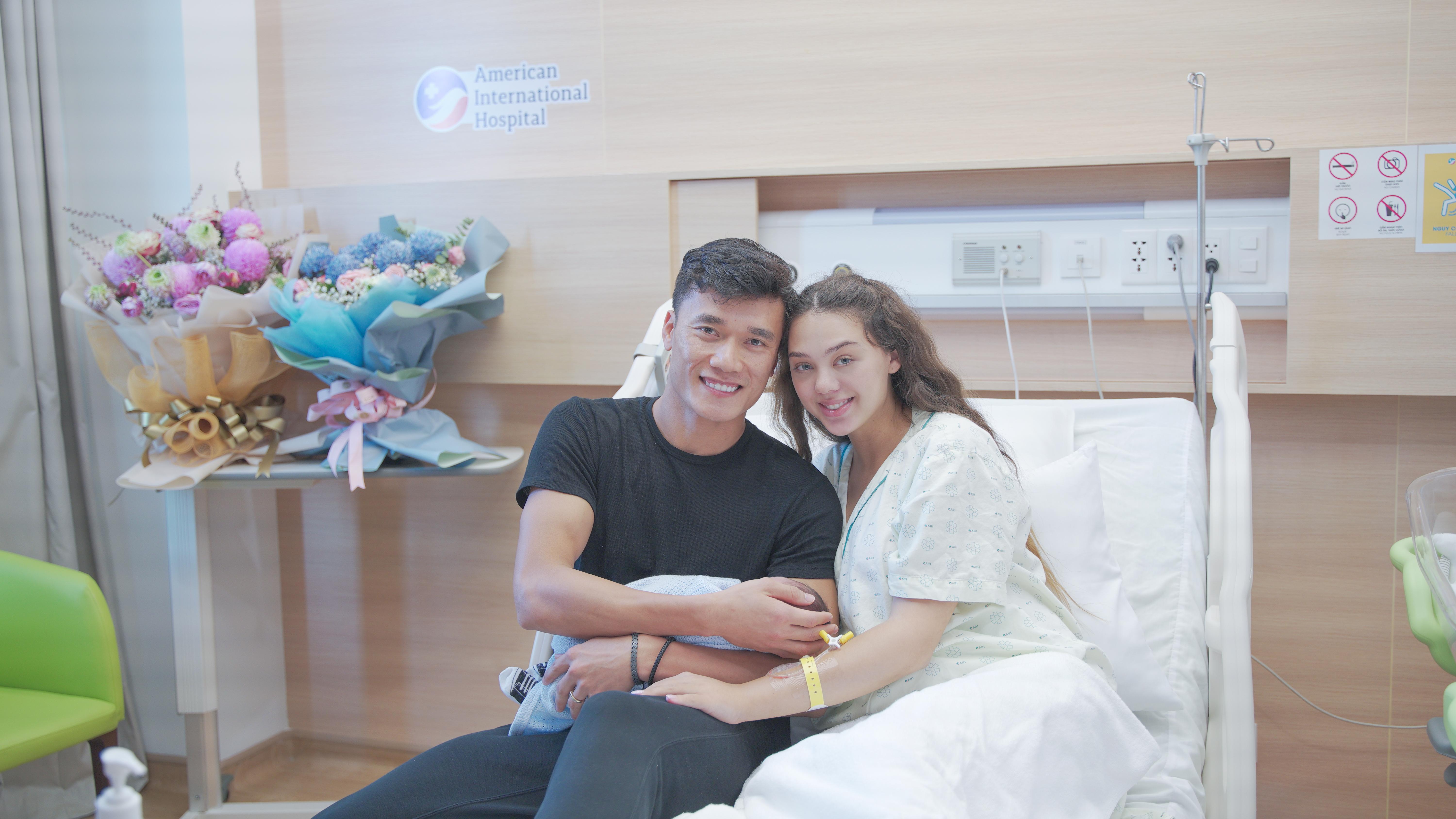 GIA ĐÌNH THỦ MÔN BÙI TIẾN DŨNG - DIANKA ZAKHIDOVA HẠNH PHÚC ĐÓN THIÊN THẦN NHỎ TẠI BỆNH VIỆN QUỐC TẾ MỸ (AIH)